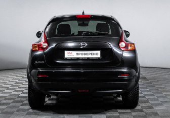 Подержанный автомобиль Nissan Juke 2012 года (6 фото)