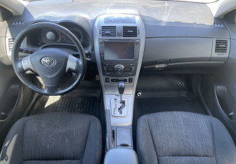 Подержанный автомобиль Toyota Corolla Sedan 2008 года (10 фото)
