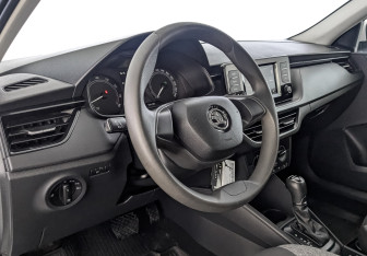 Подержанный автомобиль Skoda Rapid Liftback 2021 года (15 фото)