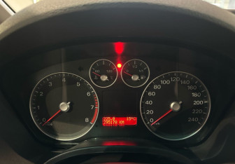 Подержанный автомобиль Ford C-MAX 2007 года (14 фото)