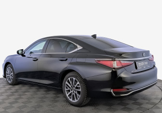 Подержанный автомобиль Lexus ES 2021 года (7 фото)