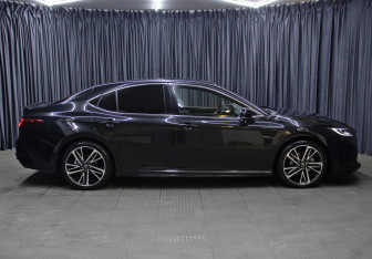 Подержанный автомобиль Toyota Camry Sedan 2024 года (4 фото)