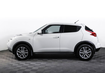Подержанный автомобиль Nissan Juke 2013 года (8 фото)