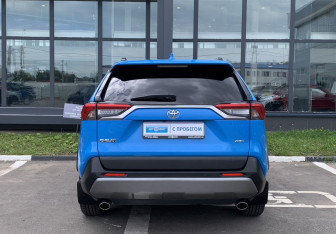 Подержанный автомобиль Toyota RAV4 2020 года (7 фото)