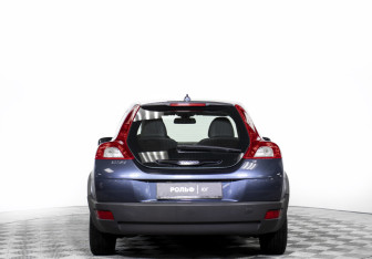 Подержанный автомобиль Volvo C30 2007 года (6 фото)