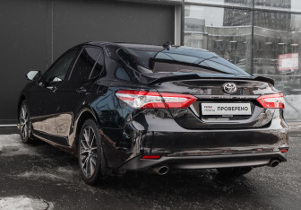 Подержанный автомобиль Toyota Camry Sedan 2022 года (6 фото)