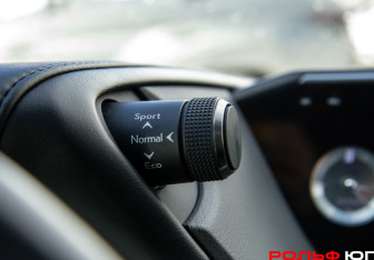 Подержанный автомобиль Lexus ES 2019 года (17 фото)