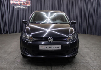 Подержанный автомобиль Volkswagen Polo Sedan 2012 года (2 фото)