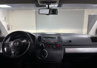 Подержанный автомобиль Volkswagen Multivan 2013 года (12 фото)