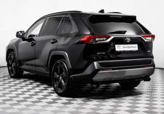 Подержанный автомобиль Toyota RAV4 2021 года (7 фото)