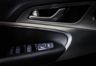 Подержанный автомобиль Genesis G70 2021 года (20 фото)