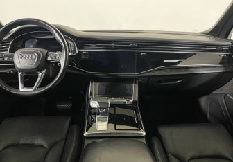 Подержанный автомобиль Audi Q7 2021 года (12 фото)