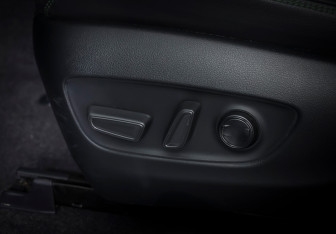 Подержанный автомобиль Toyota RAV4 2023 года (17 фото)