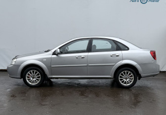 Подержанный автомобиль Chevrolet Lacetti Sedan 2011 года (8 фото)