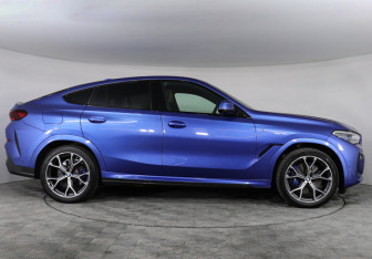 Подержанный автомобиль BMW X6 2020 года (6 фото)