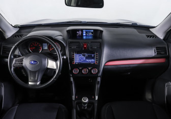 Подержанный автомобиль Subaru Forester Suv 2012 года (14 фото)