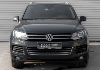 Подержанный автомобиль Volkswagen Touareg 2013 года (2 фото)
