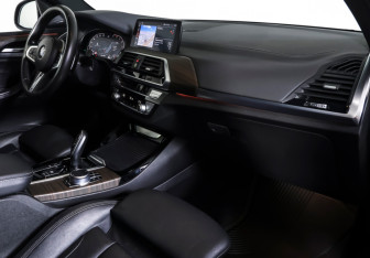 Подержанный автомобиль BMW X3 2020 года (10 фото)