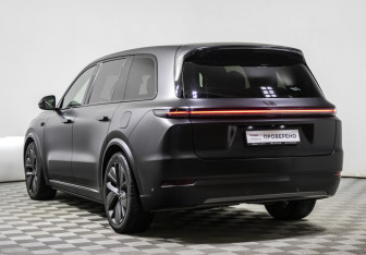 Подержанный автомобиль LiXiang L9 2023 года (7 фото)