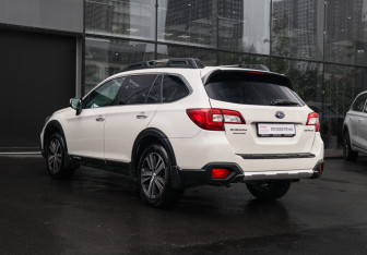 Подержанный автомобиль Subaru Outback Wagon 2018 года (6 фото)