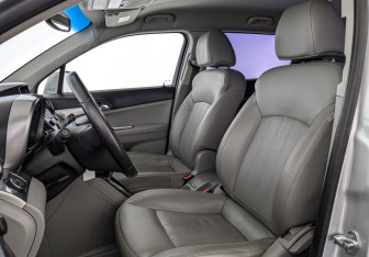 Подержанный автомобиль Chevrolet Orlando 2012 года (20 фото)