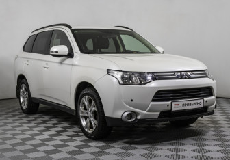 Подержанный автомобиль Mitsubishi Outlander 2013 года (3 фото)