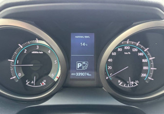 Подержанный автомобиль Toyota Land Cruiser Prado 2013 года (12 фото)