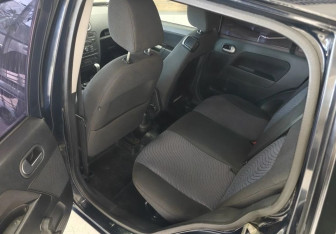 Подержанный автомобиль Ford Fusion 2007 года (13 фото)