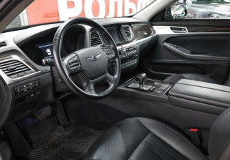 Подержанный автомобиль Genesis G80 2019 года (14 фото)