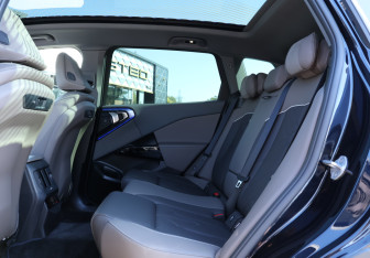 Подержанный автомобиль BMW X3 2025 года (10 фото)