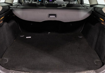 Подержанный автомобиль Ford Focus Wagon 2012 года (13 фото)