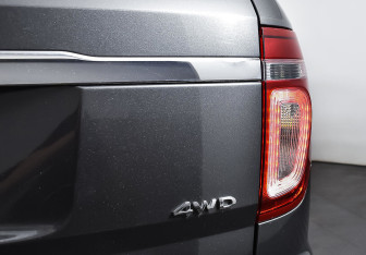 Подержанный автомобиль Ford Explorer 2015 года (8 фото)