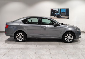 Подержанный автомобиль Skoda Octavia Liftback 2014 года (4 фото)