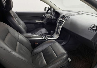 Подержанный автомобиль Volvo C30 2012 года (10 фото)
