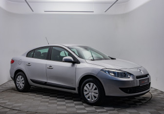 Подержанный автомобиль Renault Fluence 2012 года (3 фото)