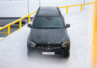 Подержанный автомобиль Mercedes-Benz GLE 2024 года (17 фото)