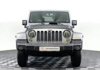 Подержанный автомобиль Jeep Wrangler 2013 года (2 фото)