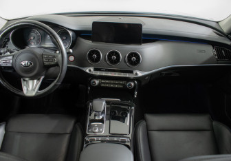 Подержанный автомобиль Kia Stinger 2021 года (11 фото)