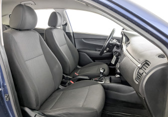 Подержанный автомобиль Kia Rio Hatchback 2021 года (23 фото)