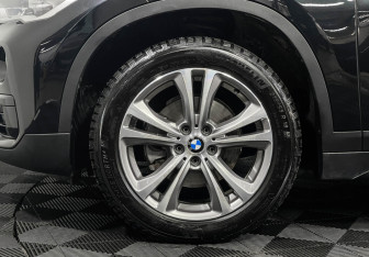 Подержанный автомобиль BMW X1 2017 года (7 фото)