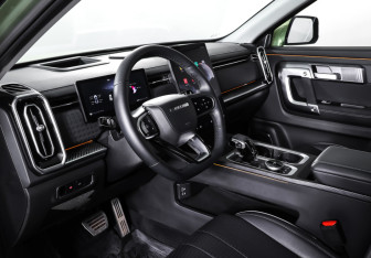 Подержанный автомобиль Jaecoo J7 2024 года (15 фото)