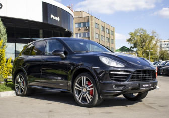 Подержанный автомобиль Porsche Cayenne 2012 года (3 фото)