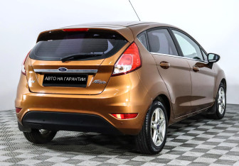 Подержанный автомобиль Ford Fiesta Hatchback 2015 года (3 фото)