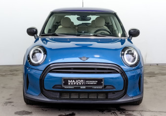 Подержанный автомобиль MINI Hatch 2021 года (2 фото)
