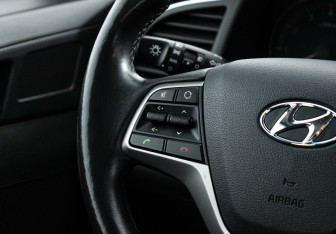 Подержанный автомобиль Hyundai Elantra Sedan 2017 года (9 фото)