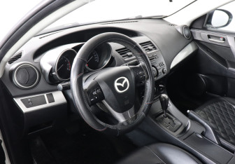 Подержанный автомобиль Mazda 3 Sedan 2011 года (6 фото)