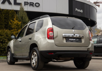 Подержанный автомобиль Renault Duster 2013 года (5 фото)