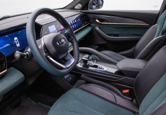 Подержанный автомобиль Geely Monjaro 2023 года (10 фото)