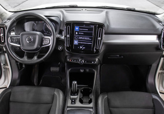 Подержанный автомобиль Volvo XC40 2019 года (14 фото)
