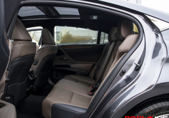 Подержанный автомобиль Lexus ES 2021 года (10 фото)